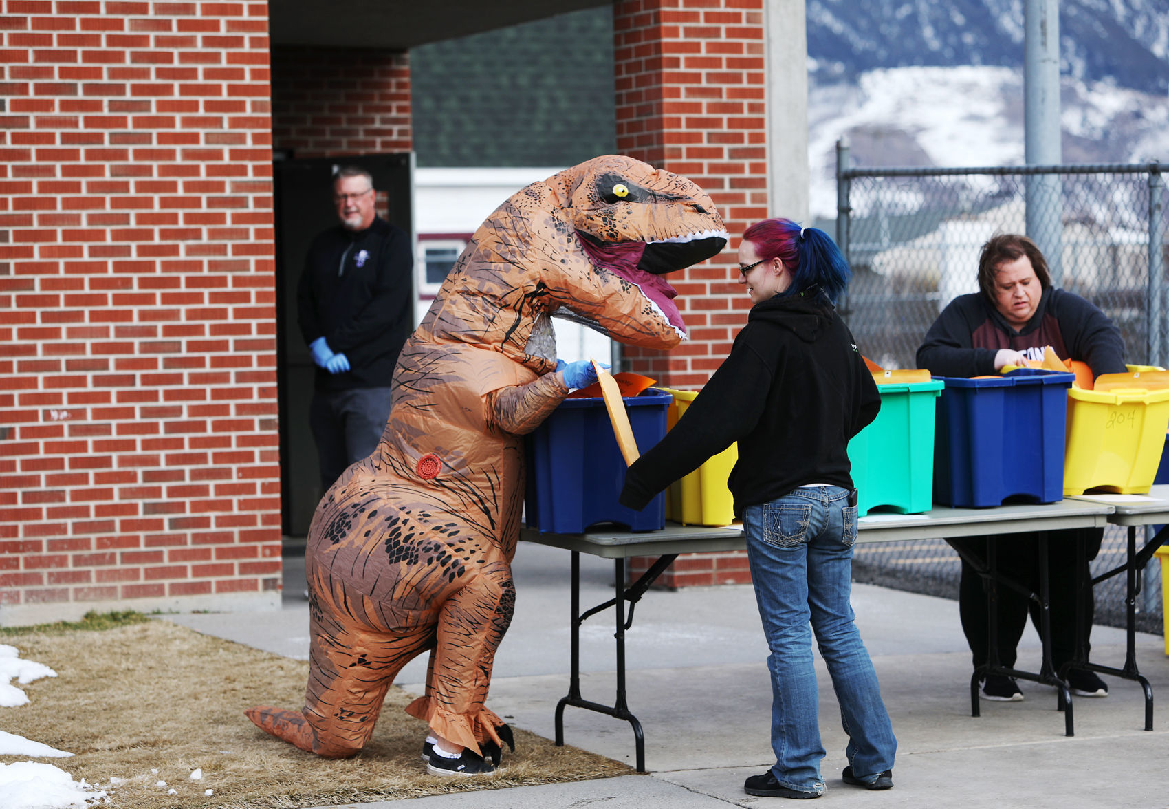 Butte teachers hand out 'learning packets'